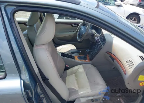 2005 Volvo V70 2.5T из США, поврежденный, VIN YV1SW592452478971